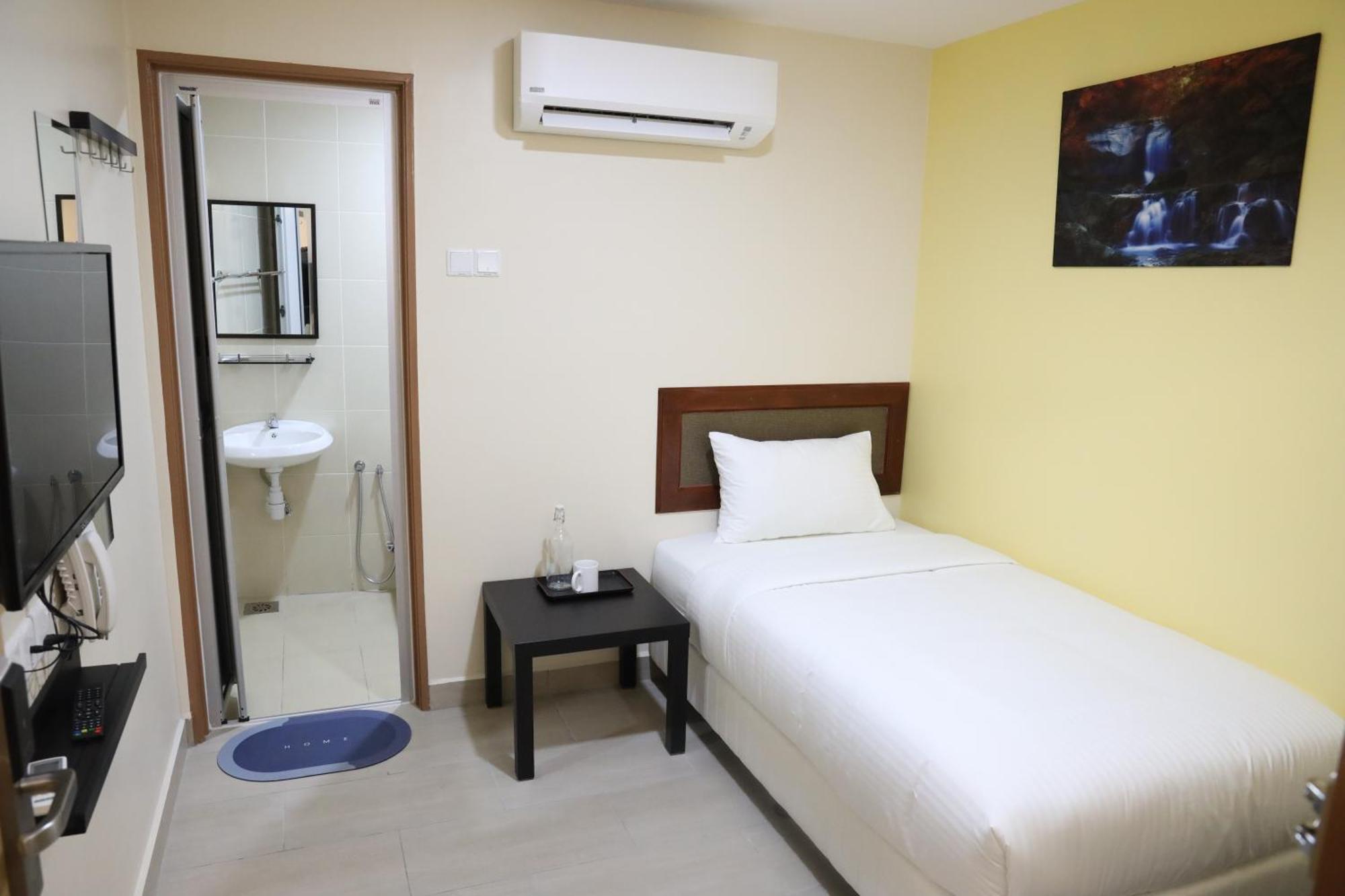 Capital O 90897 Island City Hotel George Town Exterior foto