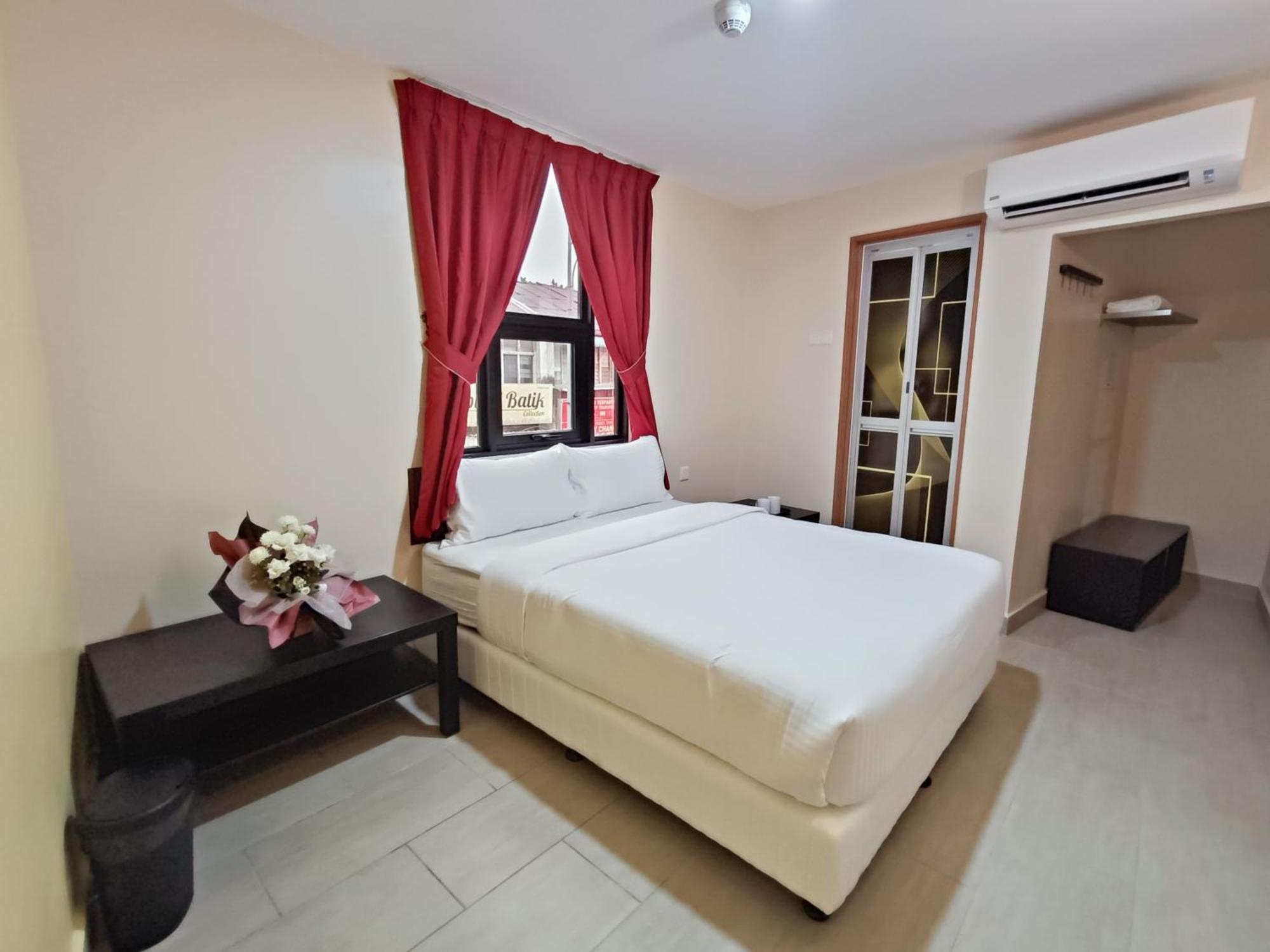 Capital O 90897 Island City Hotel George Town Exterior foto
