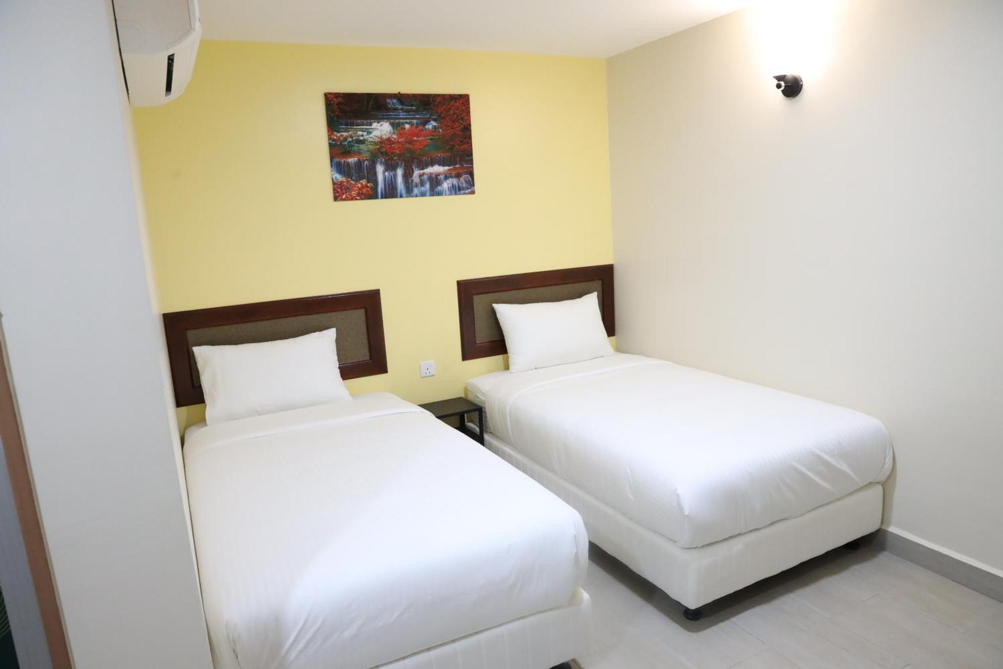 Capital O 90897 Island City Hotel George Town Exterior foto