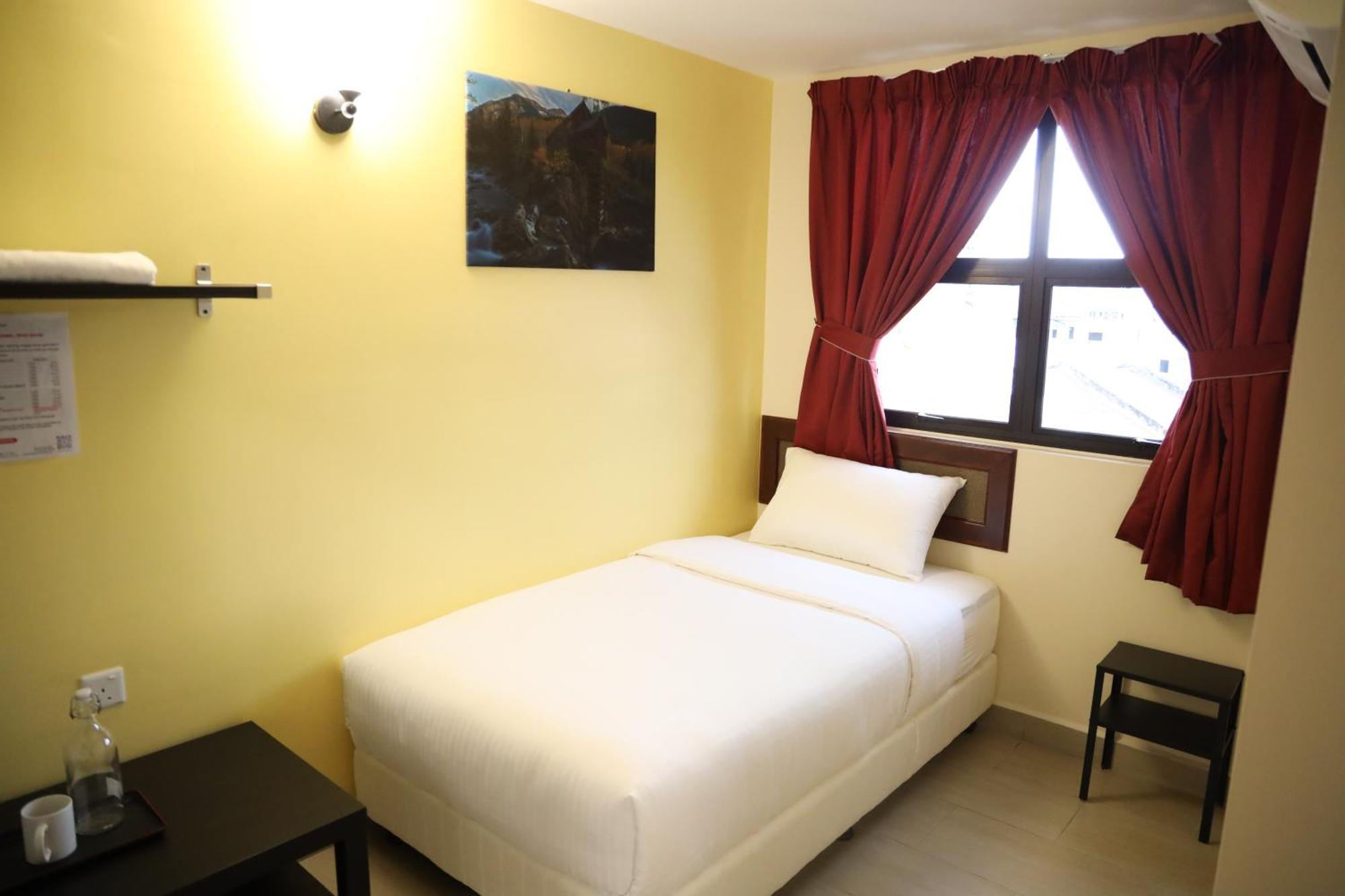 Capital O 90897 Island City Hotel George Town Exterior foto