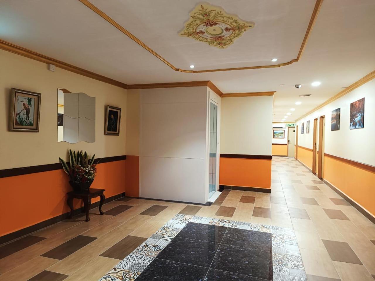 Capital O 90897 Island City Hotel George Town Exterior foto