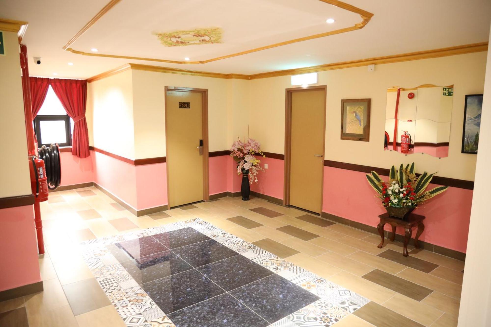 Capital O 90897 Island City Hotel George Town Exterior foto