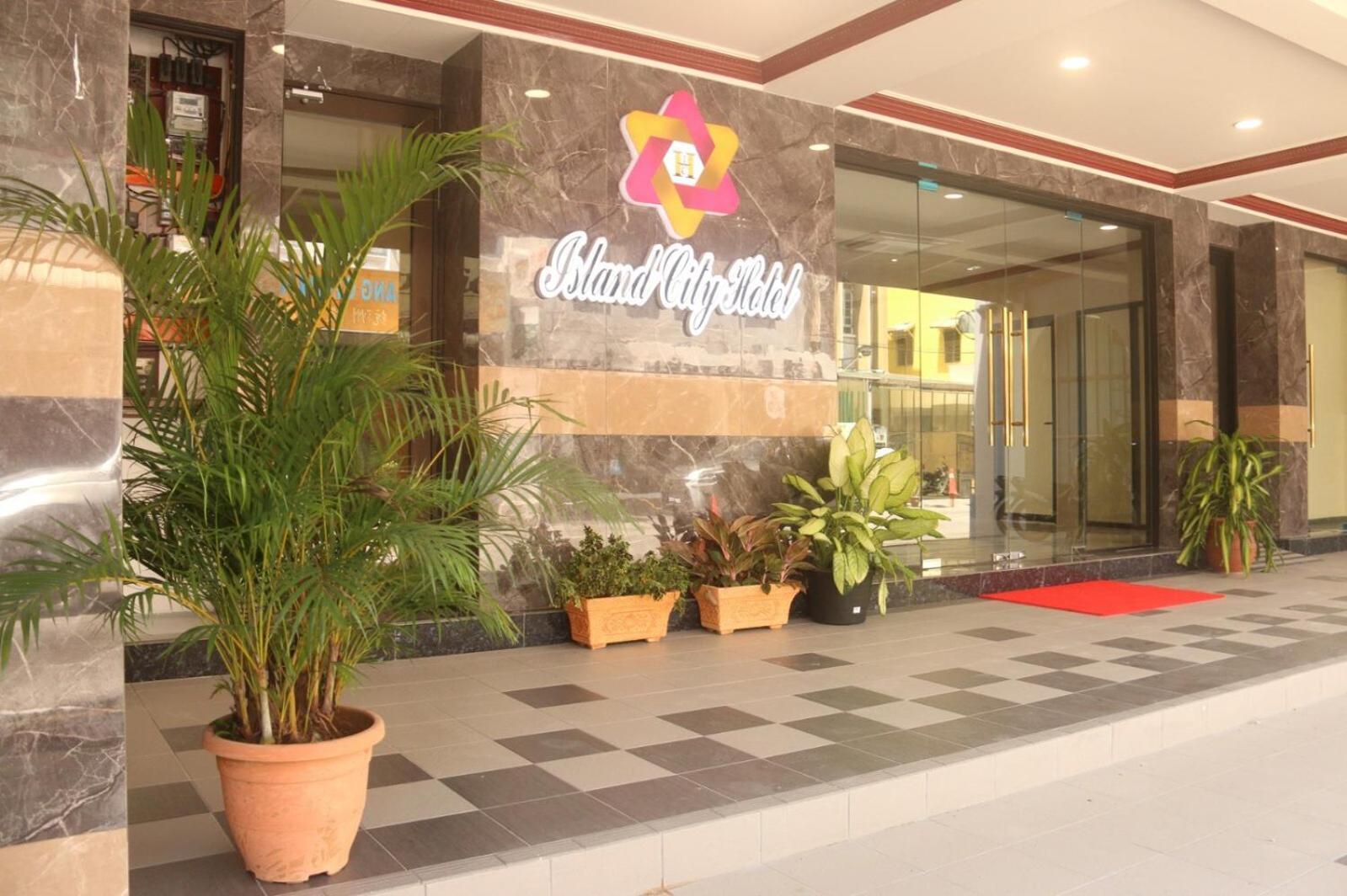 Capital O 90897 Island City Hotel George Town Exterior foto