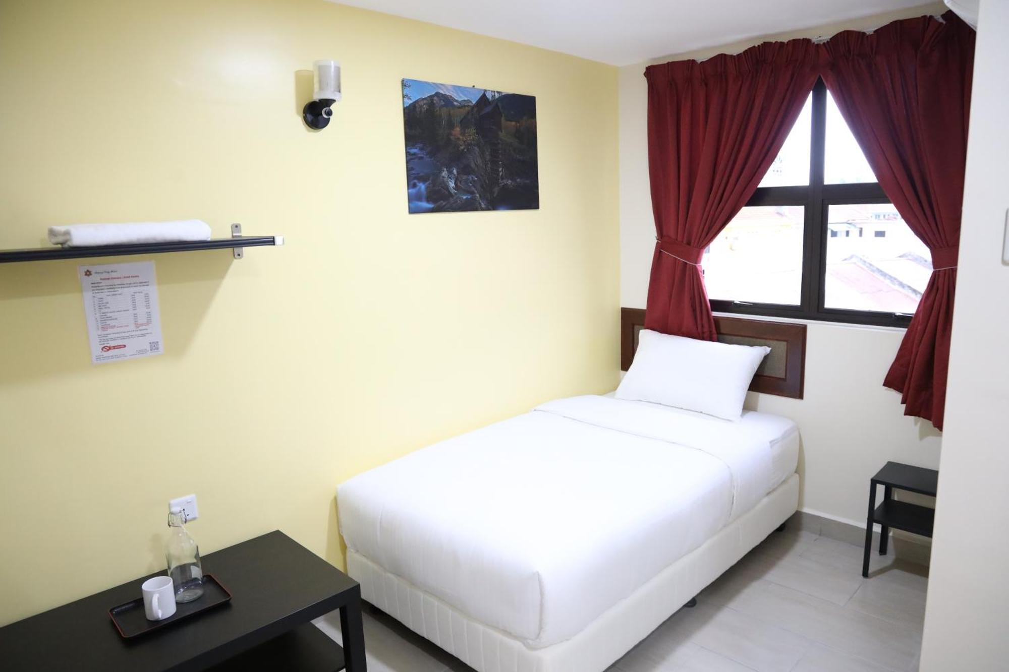 Capital O 90897 Island City Hotel George Town Exterior foto