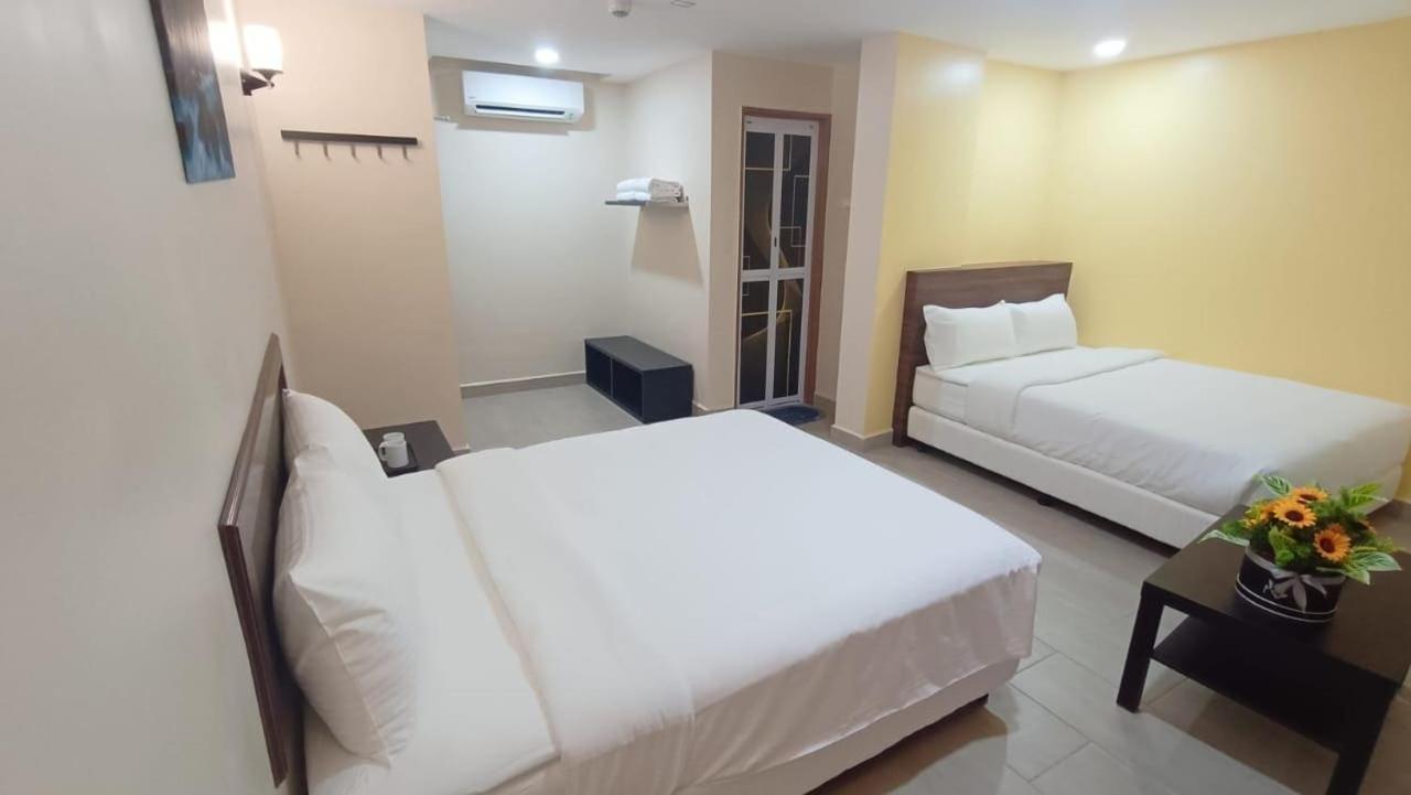 Capital O 90897 Island City Hotel George Town Exterior foto